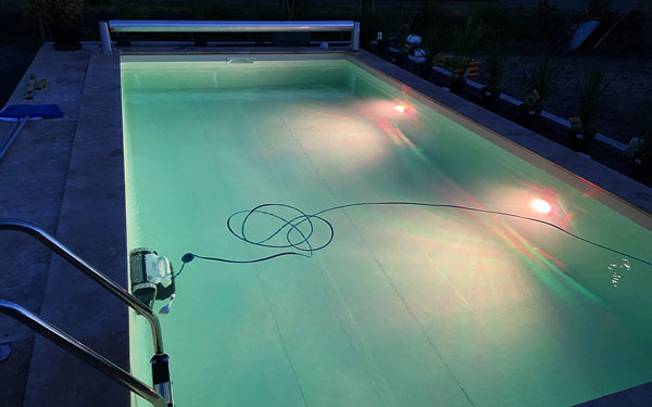 Poolbeleuchtung Set mit 2 x 30 W LED RGB Birnen bei My-Perfect-Pool -  Unterwasserscheinwerfer inkl. 100 VA Transformator für ein einzigartiges  Lichtspiel im Pool
